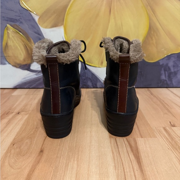 Bionica Leather Black and Brown Wedge Boot. Color: Blk/Brn. Size: 7 - Picture 3 of 9